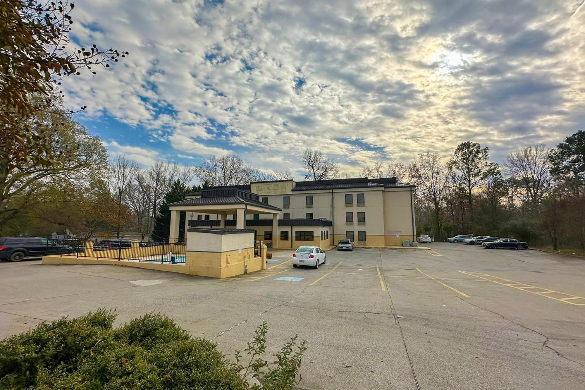Oyo Hotel Rome West Ga Екстериор снимка